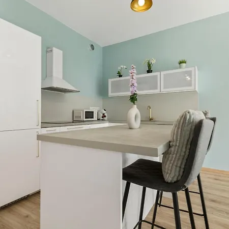 Lam Mint - Ac - Balcony Pressburg