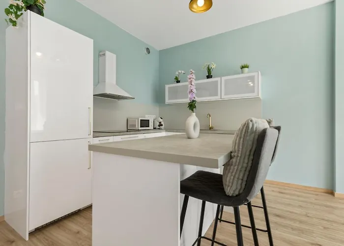 Lam Mint - Ac - Balcony ブラチスラヴァ